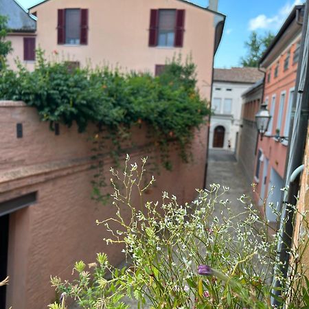 Chez Madame Hotel Ferrara Bagian luar foto