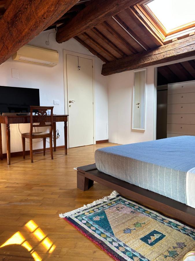 Chez Madame Hotel Ferrara Bagian luar foto