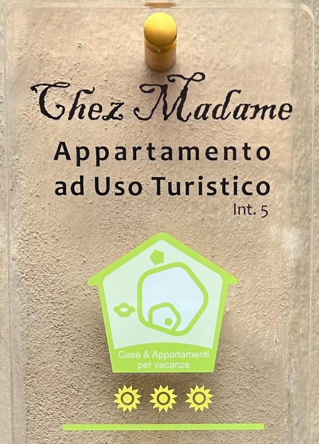Chez Madame Hotel Ferrara Bagian luar foto