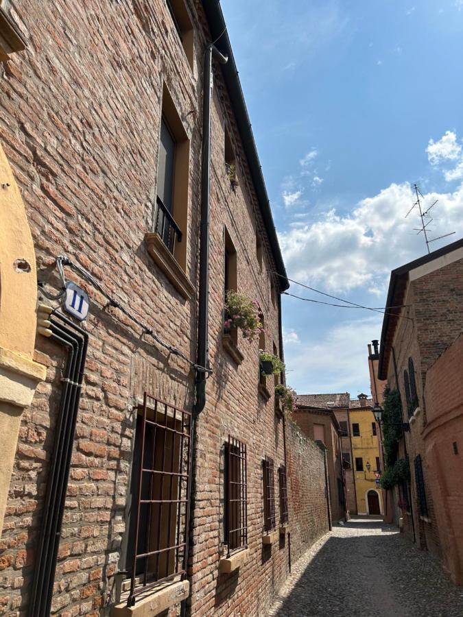 Chez Madame Hotel Ferrara Bagian luar foto