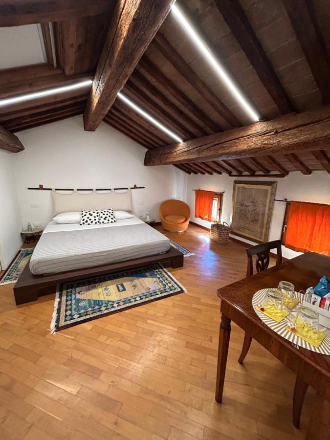 Chez Madame Hotel Ferrara Bagian luar foto