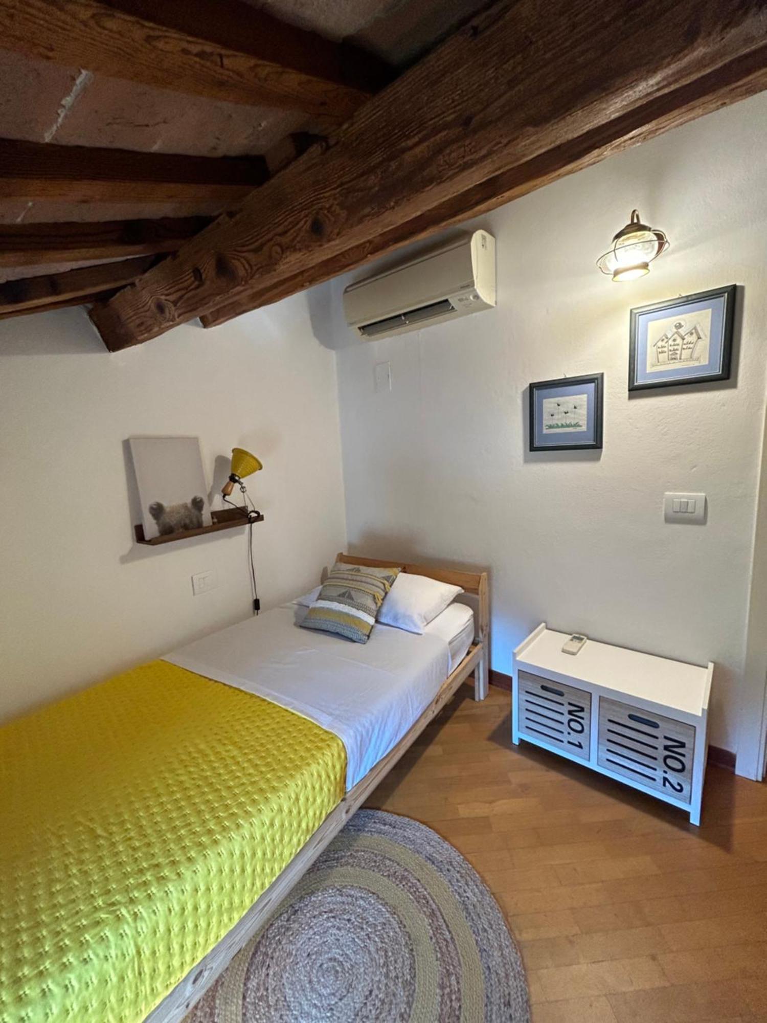 Chez Madame Hotel Ferrara Bagian luar foto